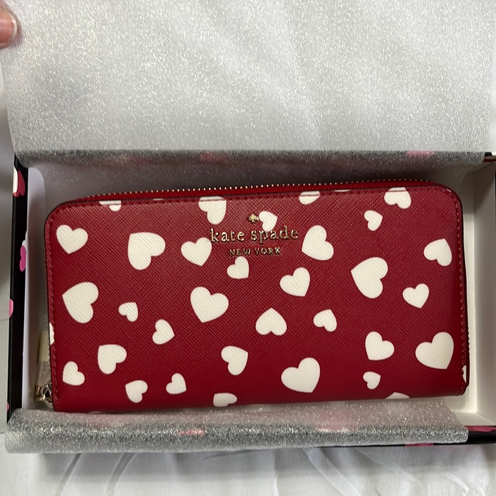 MAKE AN OFFER kate spade staci heart pop printed boxed large continental red